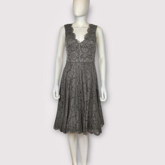 Vera Wang Grey Lace A-line Dress Fit & Flare V-Neck Knee Length Size 4 - Picture 2 of 12